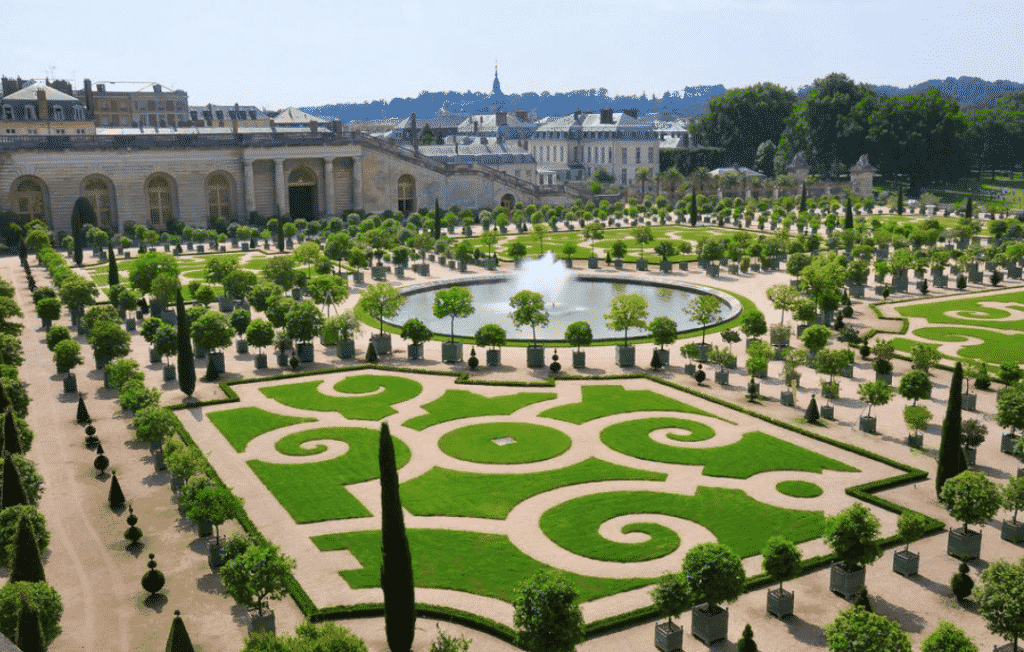Karen Klopp and Hilary Dick picks the best articles in fashion and lifestyle this week . Town & Country Chateau de versailles opens and hoe to book room.